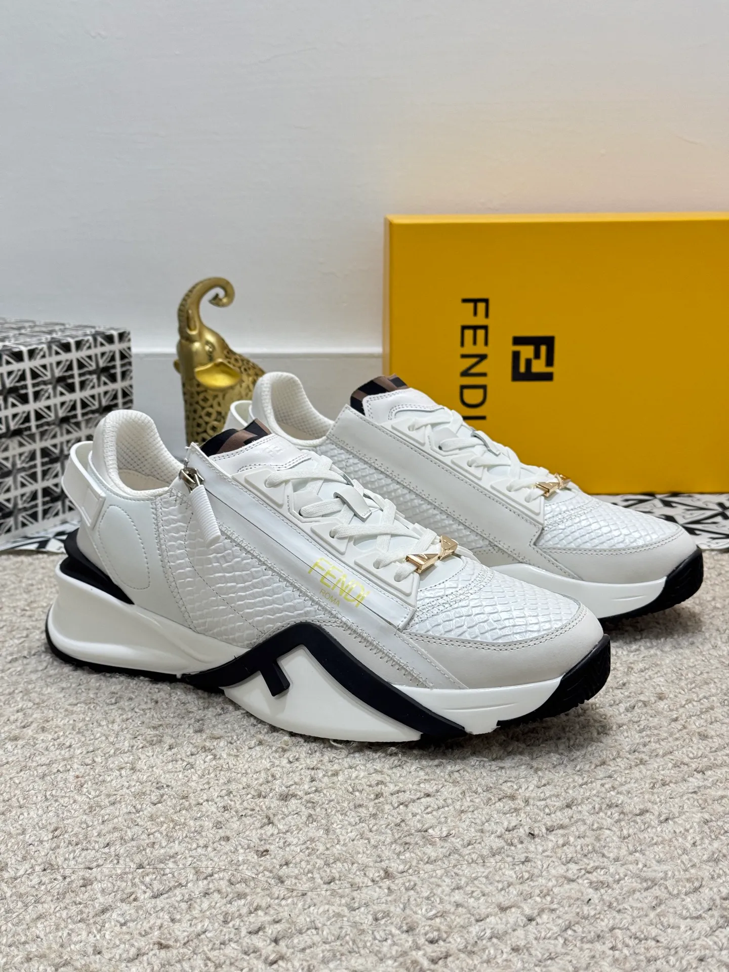 Men's men's shoes 💰520 [New style] 🦥🦥 Original quality - Fendi ◾️▫️F D🆕 Spring and summer new men's slip-on sneakers, with elastic straps, side zippers, and corrugated soles engraved with F. Embossed Fendi Flow lettering on the heel. Mixed material of high-tech fabric and black suede. FF graphic tongue. Ultra-light and wear-resistant EVA sole. Size: 38-44 (45 customized